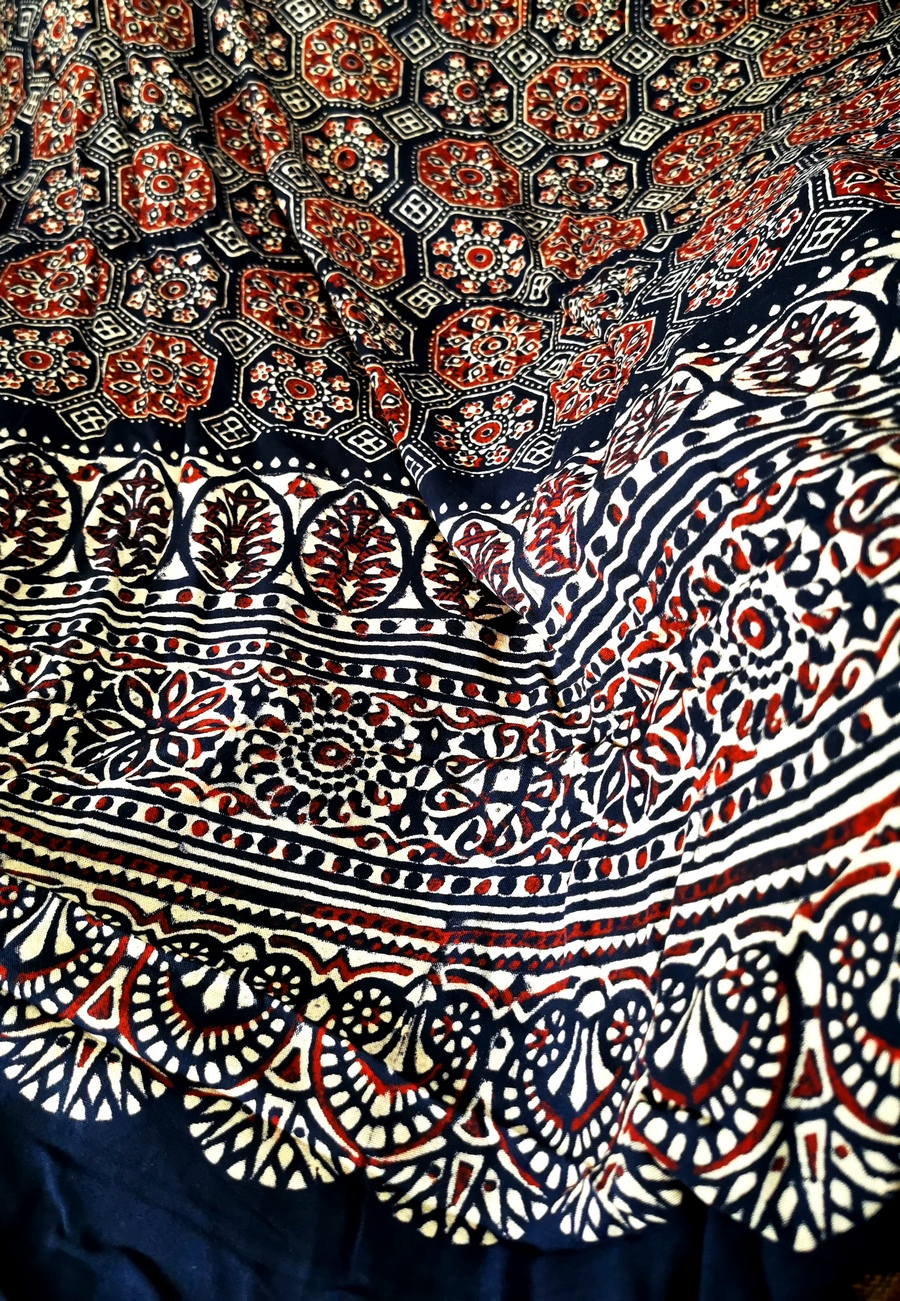 Ajrakh-Druck in Kutch Gujarat textiles Kunsthandwerk Indiens<br />
